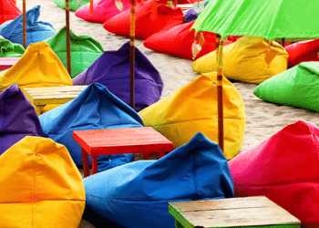 Καρφώματα: Ο Πόλεμος των Επιχειρηματιών και η Μάχη για τις Παραλίες