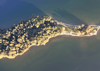 Κουκουμίτσα: Πώς η Τοπική Κοινωνία Κέρδισε τη Μάχη για το Νησί