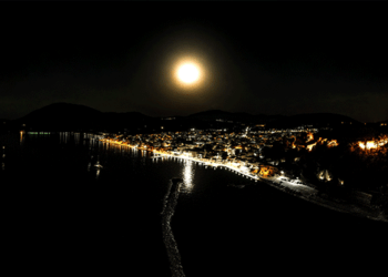 Η Αυγουστιάτικη Υπερπανσέληνος: Ένα Σπάνιο Ουράνιο Θέαμα, Φωτογραφίες και Βίντεο, Βόνιτσα