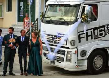 Μια Μπουλντόζα Ρύζι: Γάμος Με Νταλίκες για τον Δημήτρη Φανάρα