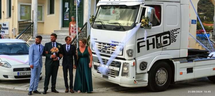 Μια Μπουλντόζα Ρύζι: Γάμος Με Νταλίκες για τον Δημήτρη Φανάρα