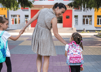 Οδηγός Γονέων: 10 Συμβουλές για Μια Ομαλή Επιστροφή στο Σχολείο