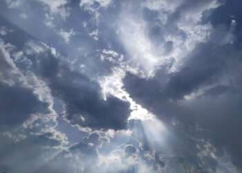 Αυριανός καιρός: Βροχερές περιοχές και πτώση θερμοκρασίας σε βόρεια Ελλάδα και νησιά