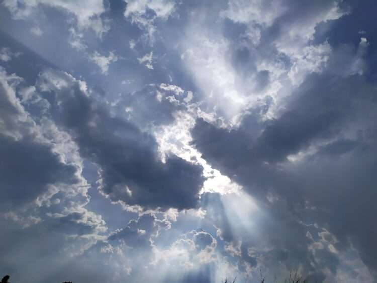 Αυριανός καιρός: Βροχερές περιοχές και πτώση θερμοκρασίας σε βόρεια Ελλάδα και νησιά