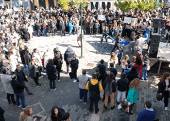 Ηχηρό μήνυμα από τη Βόνιτσα: Η κοινωνία απαιτεί δικαιοσύνη για τις 57 χαμένες ζωές